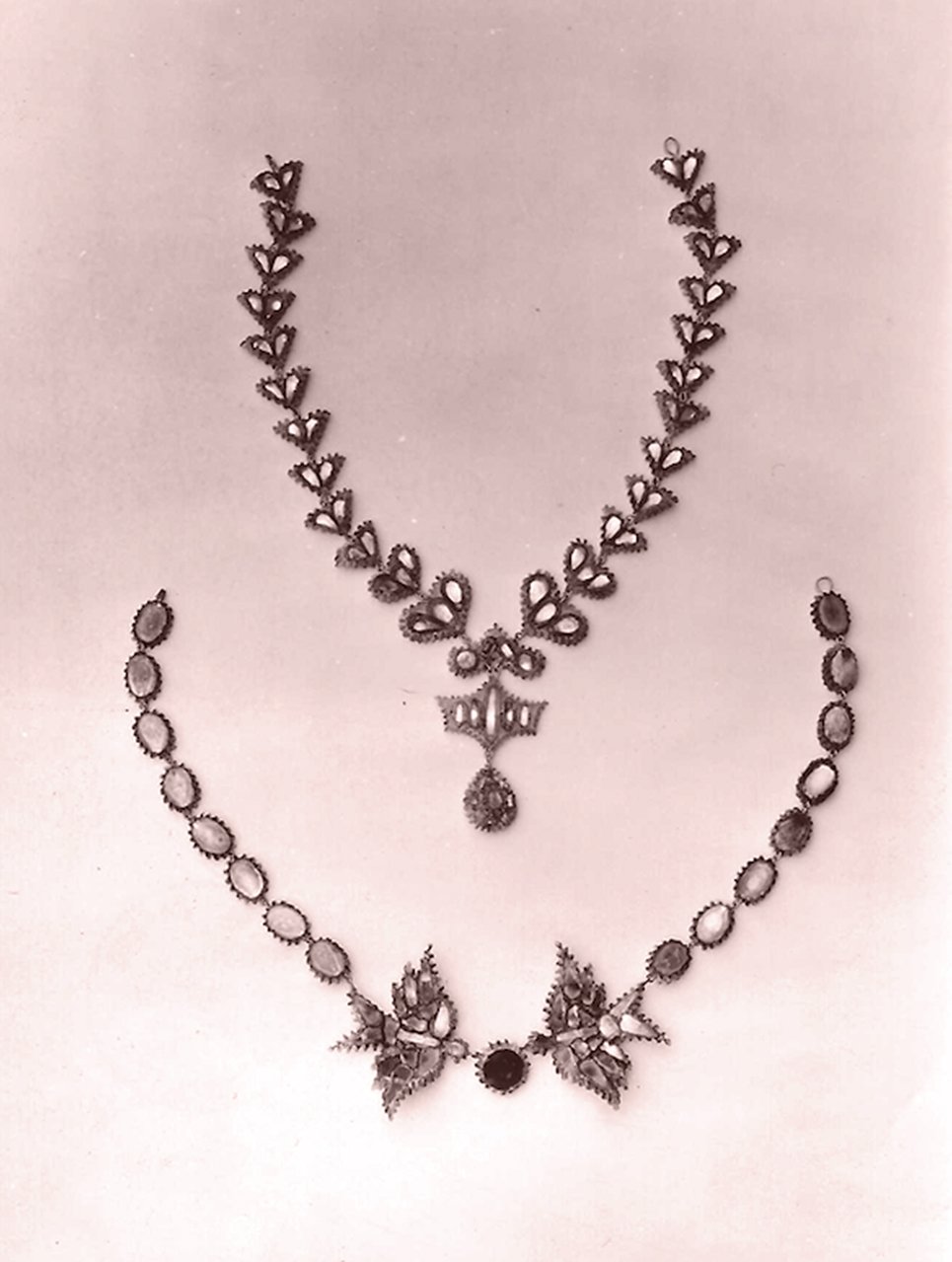 Collier ancien, collection Line Vautrin