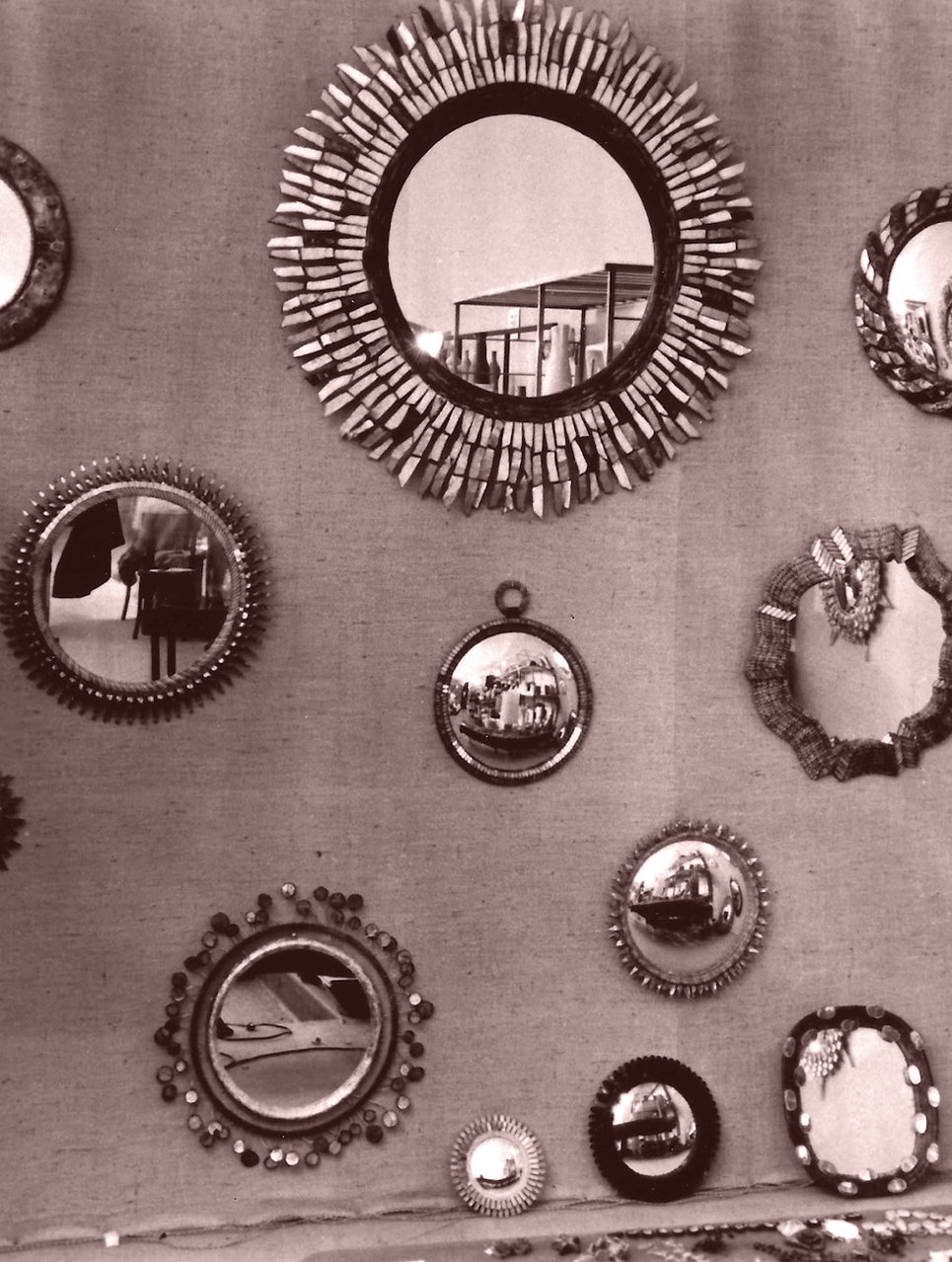 Mur de miroirs Line Vautrin exposes